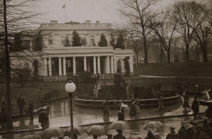 Suffragists Picket the White House