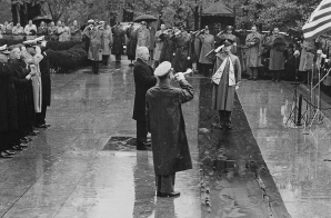 President Truman lays a wreath at the Tomb of the Unknown Soldier at Arlington National Cemetery